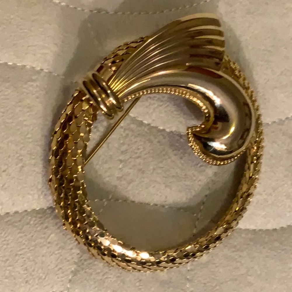 Gold-Tone Woven Circle Brooch - Elegant Women’s Jewelry